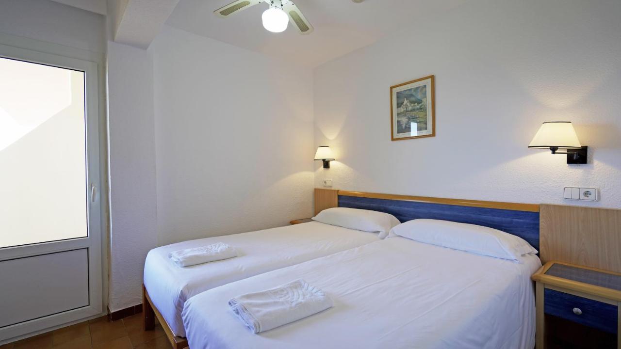 Apartamentos Portu Saler Es Pujols Exterior photo