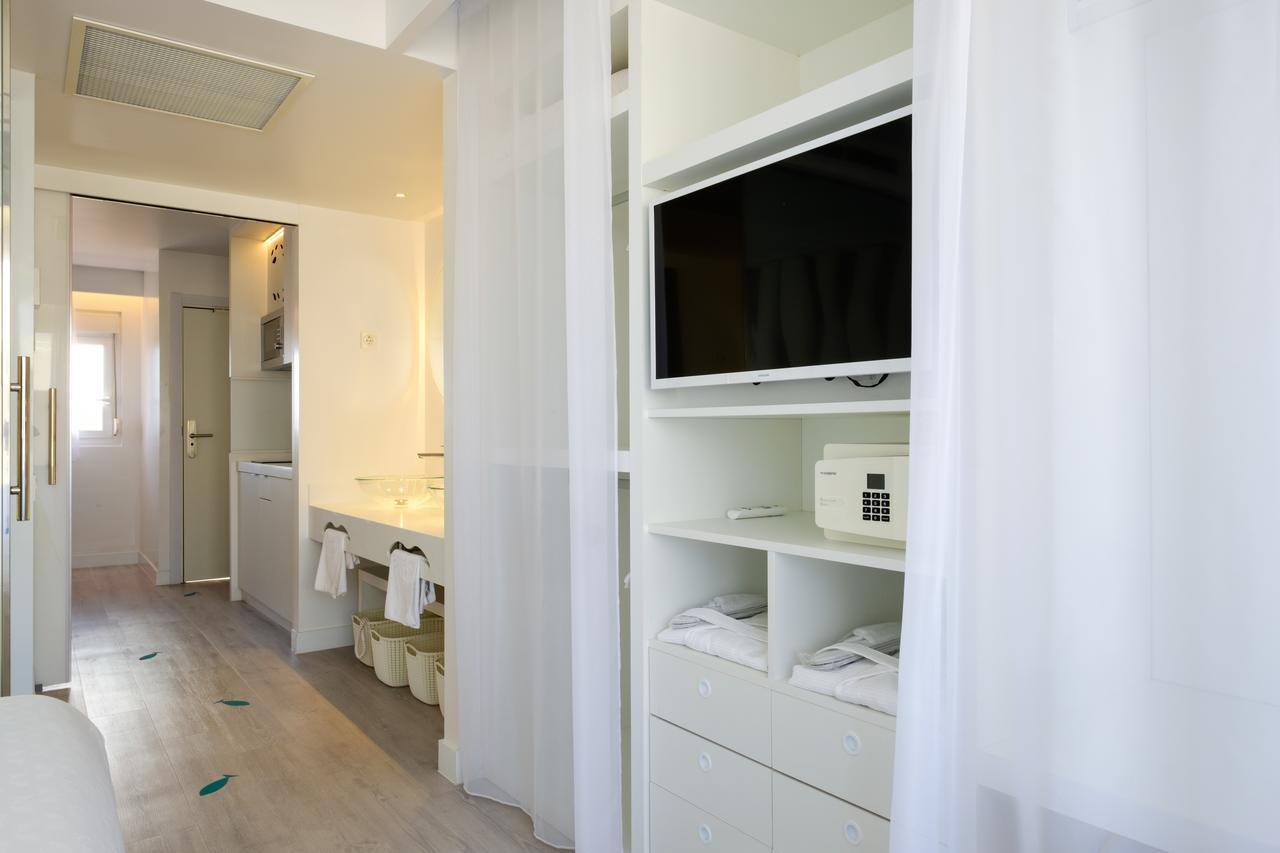 Apartamentos Portu Saler Es Pujols Exterior photo